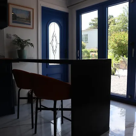 The Garden Retreat בית נופש *