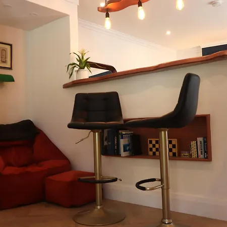 בית נופש The Garden Retreat *